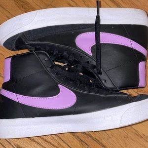 7Y/8.5W Nike Black/Lavender Blazers